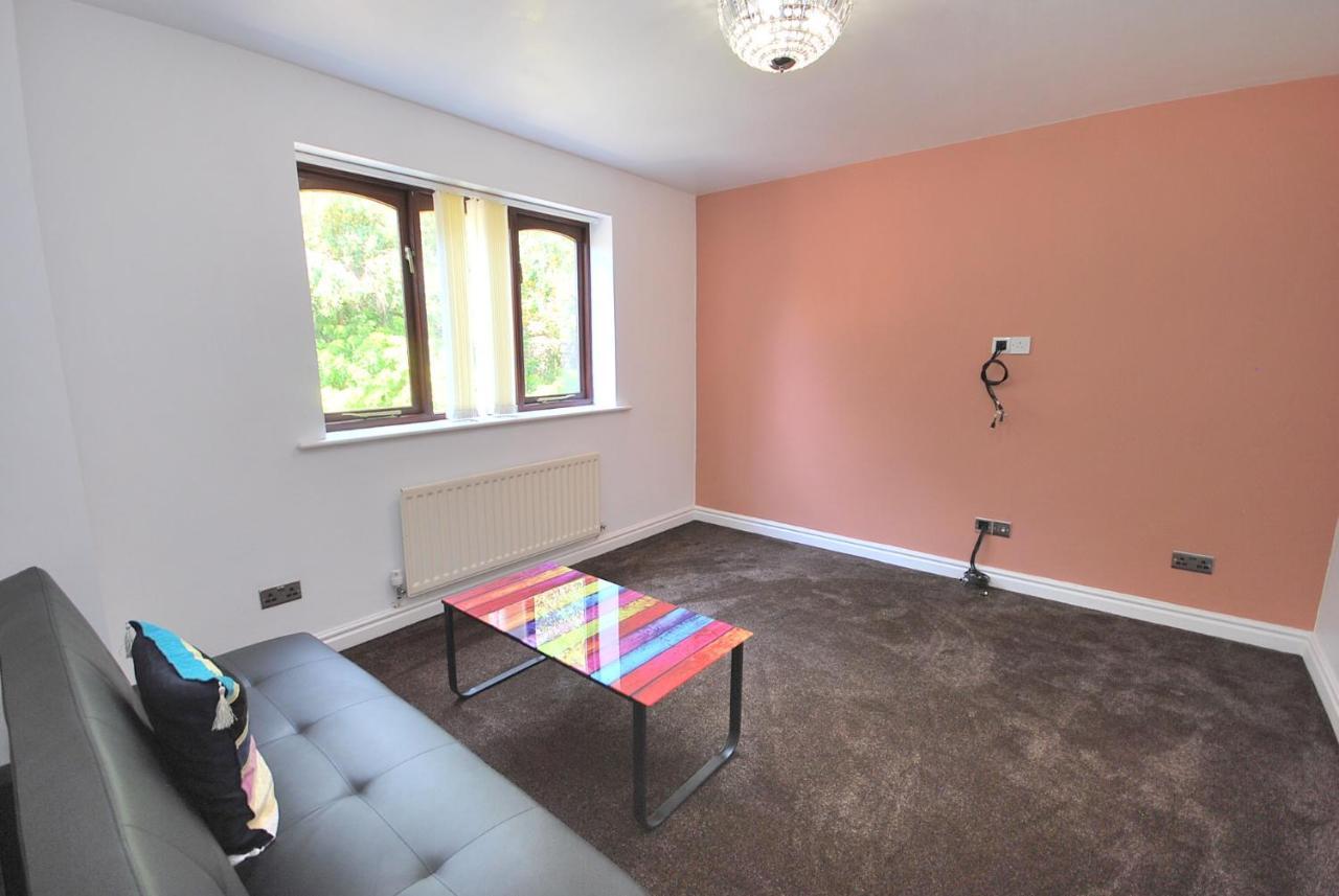 Entire And Exclusive Four Bed Detached Villa Lostock Exterior photo