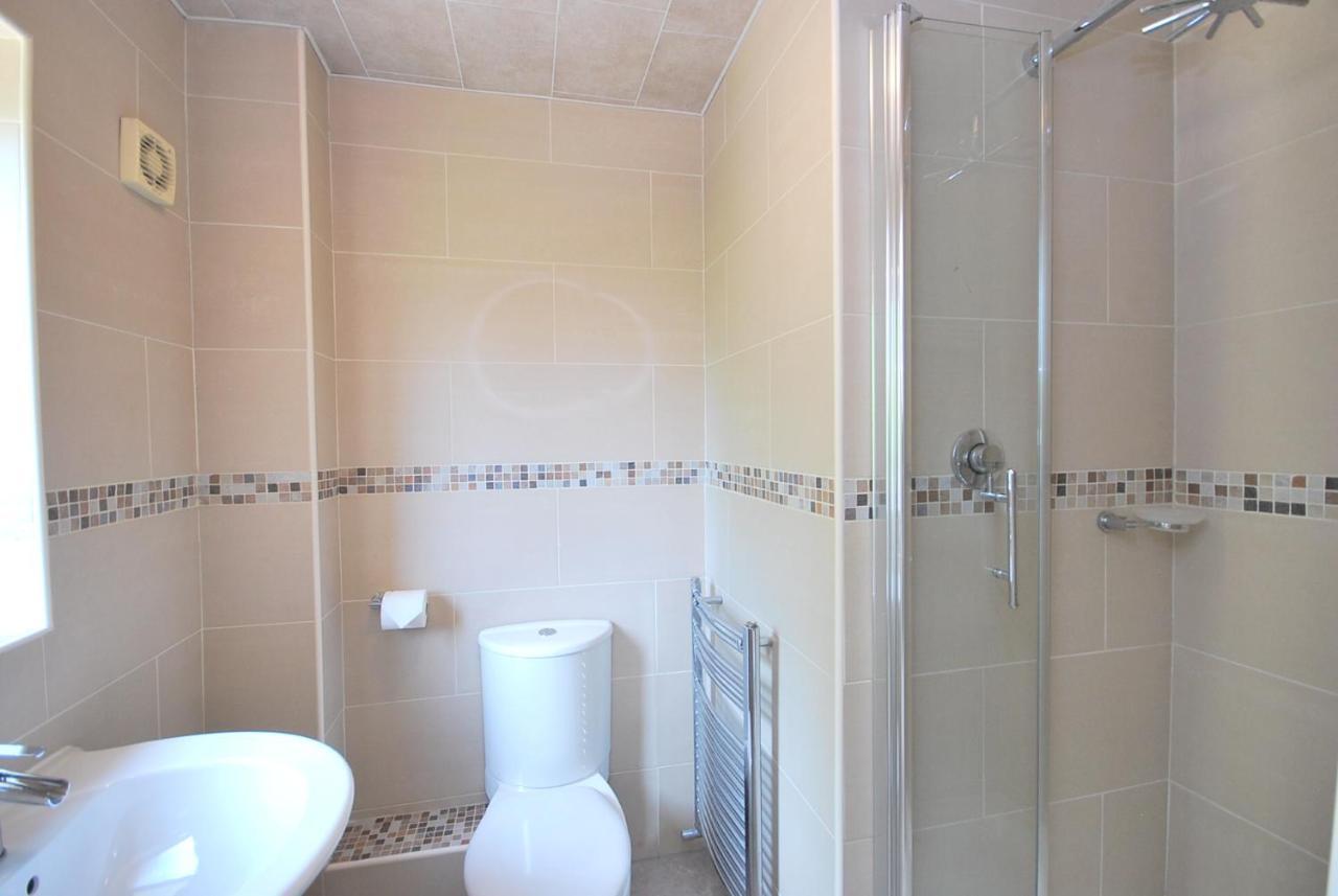 Entire And Exclusive Four Bed Detached Villa Lostock Exterior photo