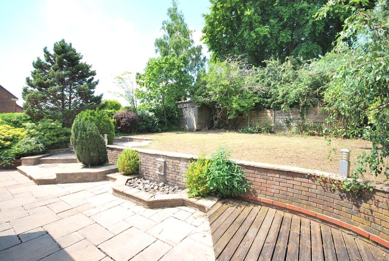 Entire And Exclusive Four Bed Detached Villa Lostock Exterior photo